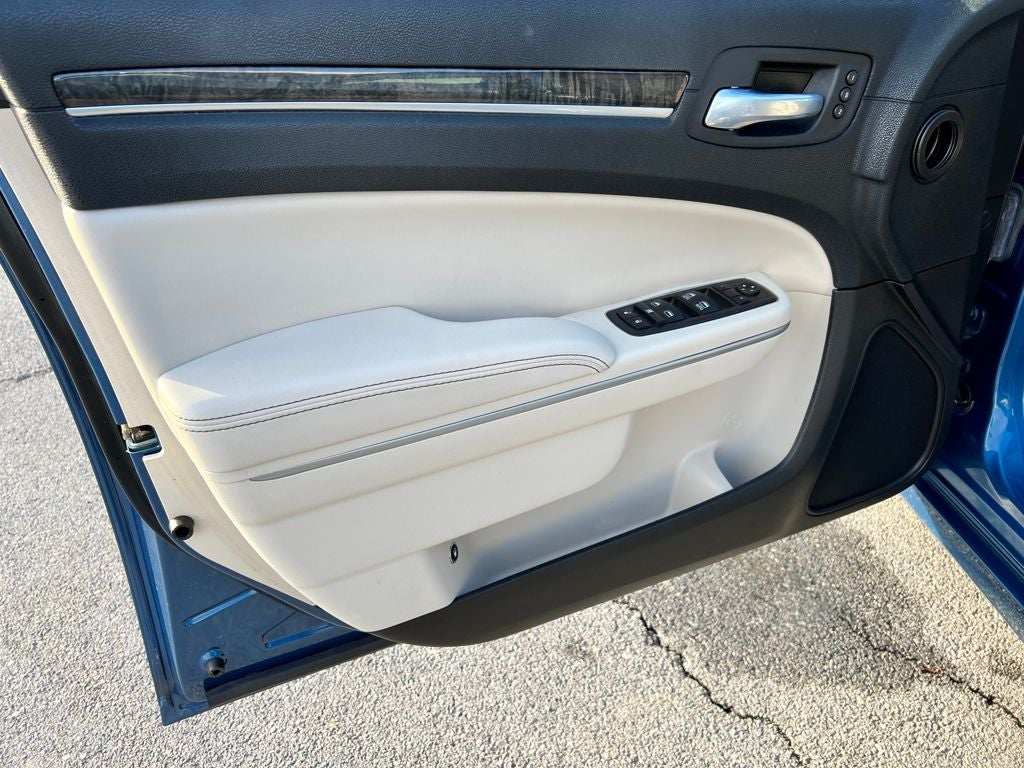 2022 Chrysler 300 Touring