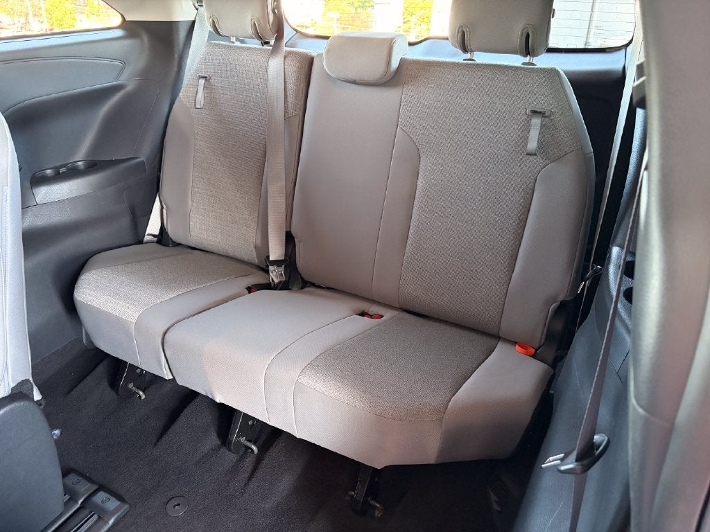 2025 Toyota Sienna LE 8 Passenger