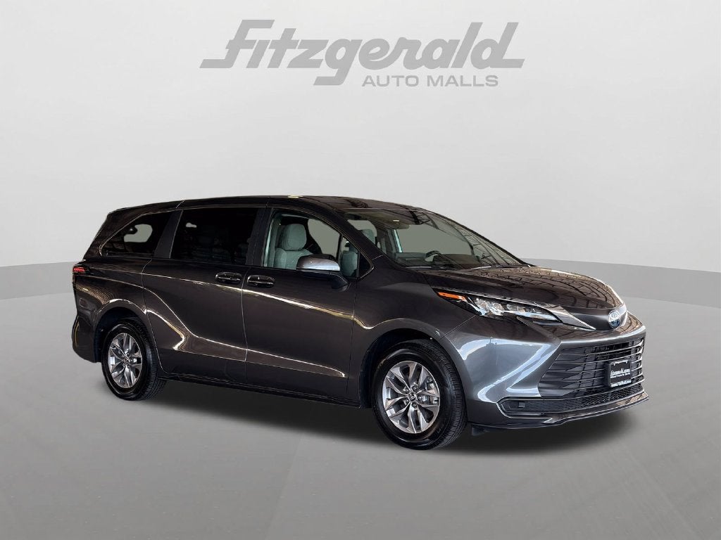 2025 Toyota Sienna LE 8 Passenger