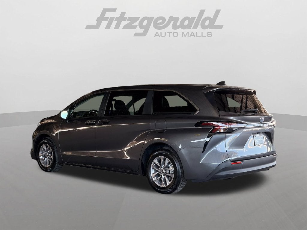 2025 Toyota Sienna LE 8 Passenger