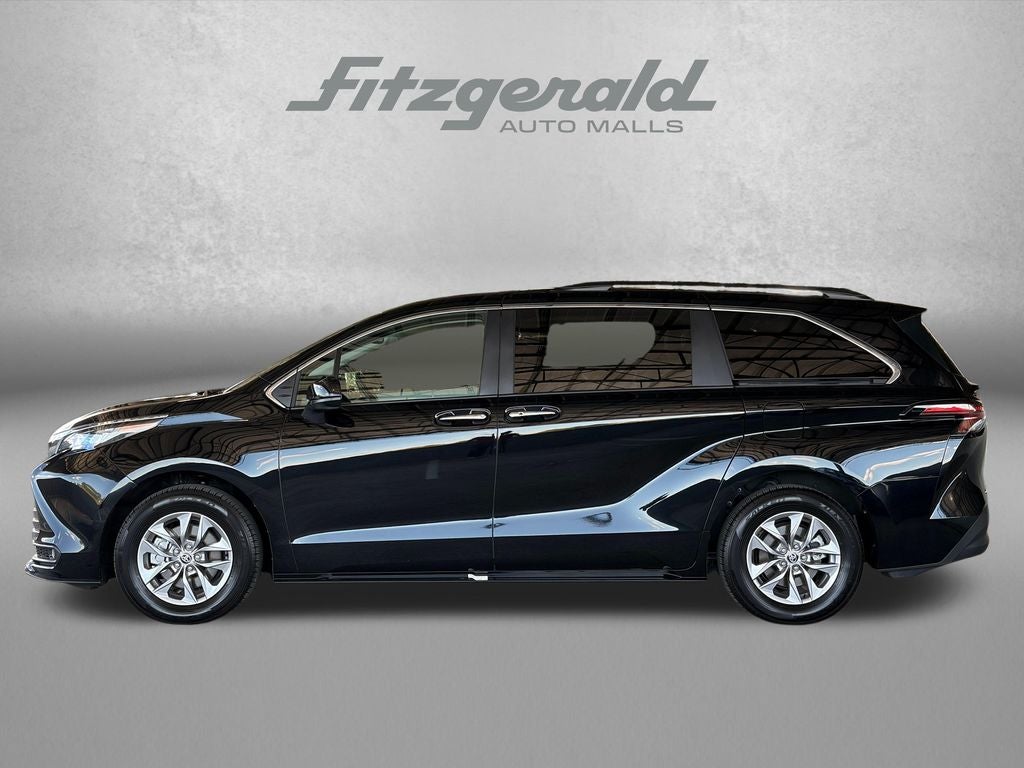 2026 Toyota Sienna XLE 8 Passenger