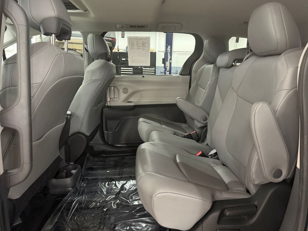 2022 Toyota SIENNA XLE XLE