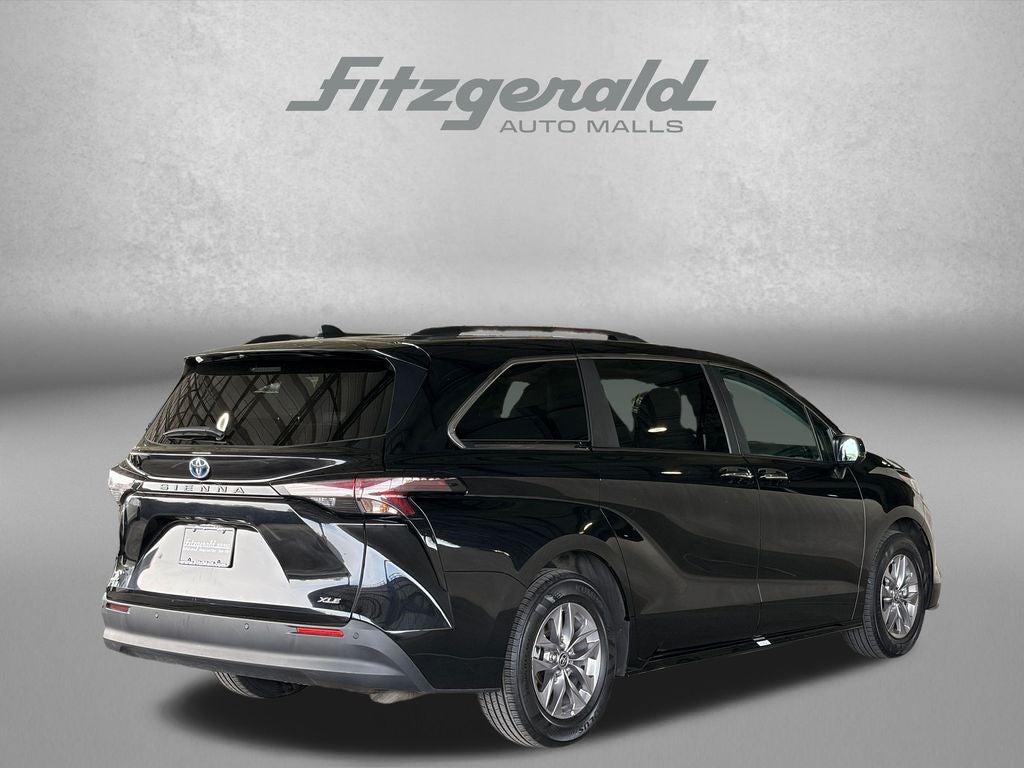 2025 Toyota SIENNA XLE XLE 8 Passenger