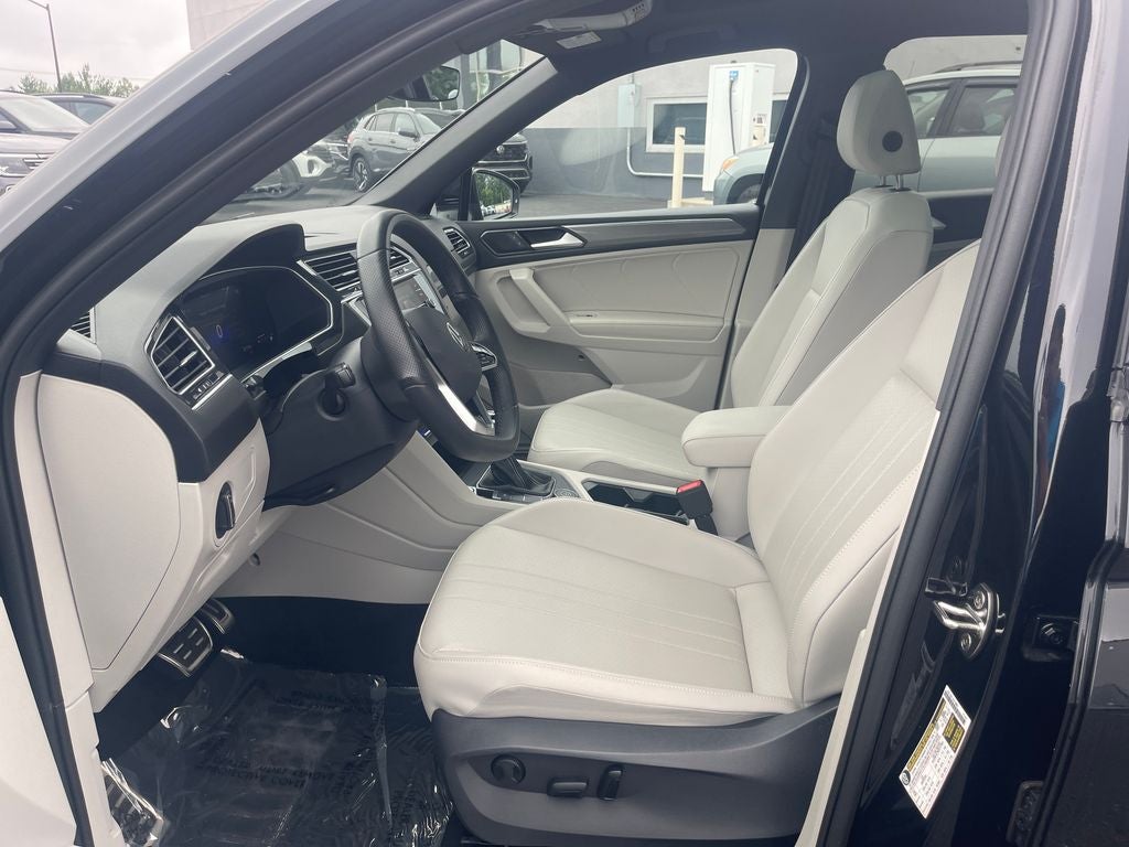 2024 Volkswagen Tiguan 2.0T SE R-Line Black