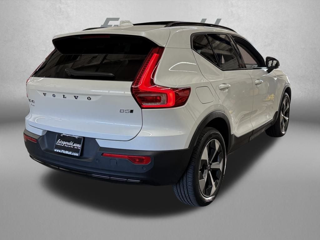 2025 Volvo XC40 B5 Plus Dark Theme