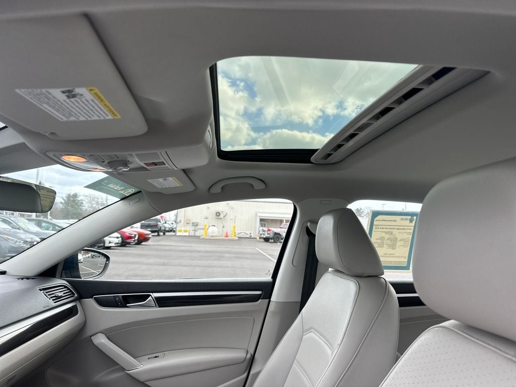 2019 Volkswagen Passat 2.0T SE R-Line