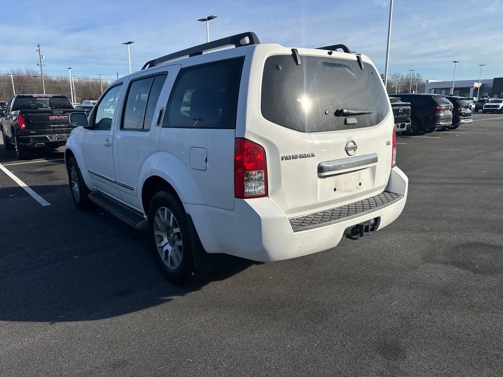 2012 Nissan Pathfinder LE