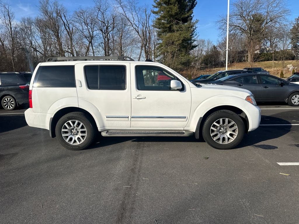 2012 Nissan Pathfinder LE