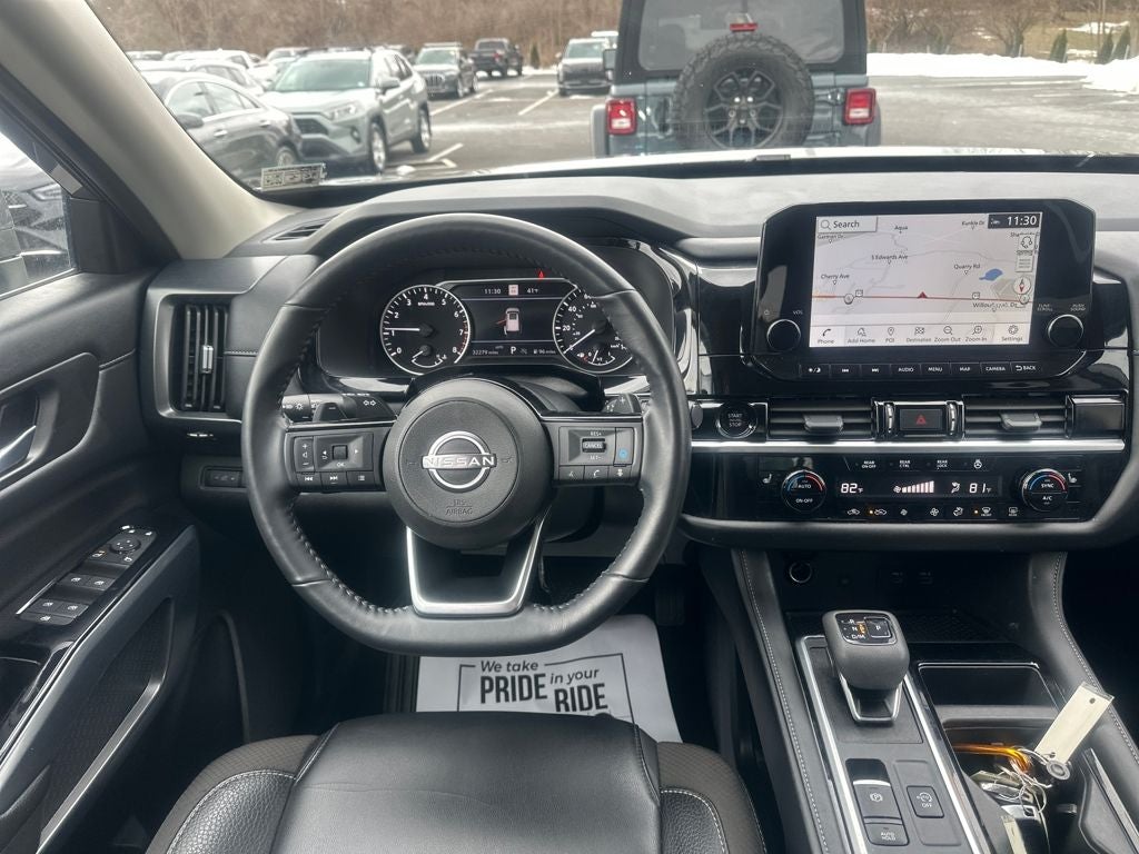 2025 Nissan Pathfinder SL