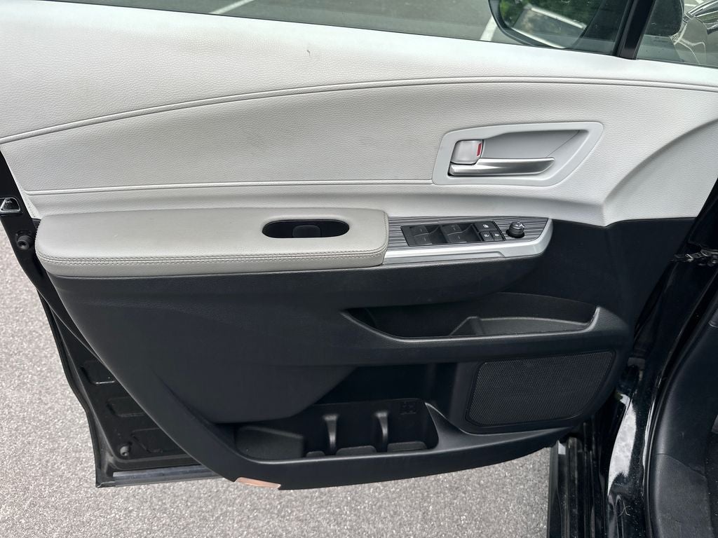 2025 Toyota Sienna XLE 8 Passenger