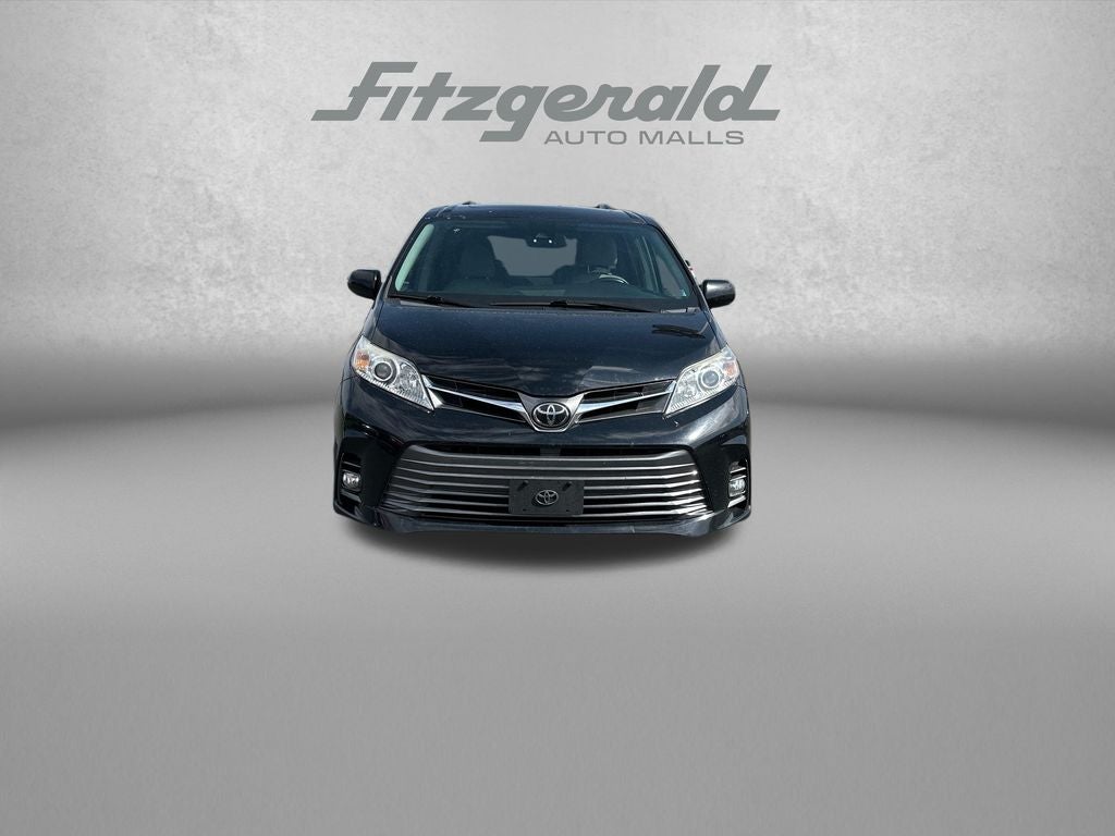 2018 Toyota SIENNA XLE 3.5L XLE 8 Passenger