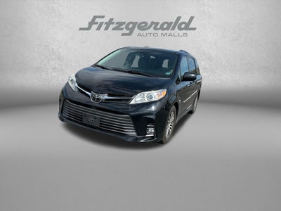 2018 Toyota SIENNA XLE 3.5L XLE 8 Passenger