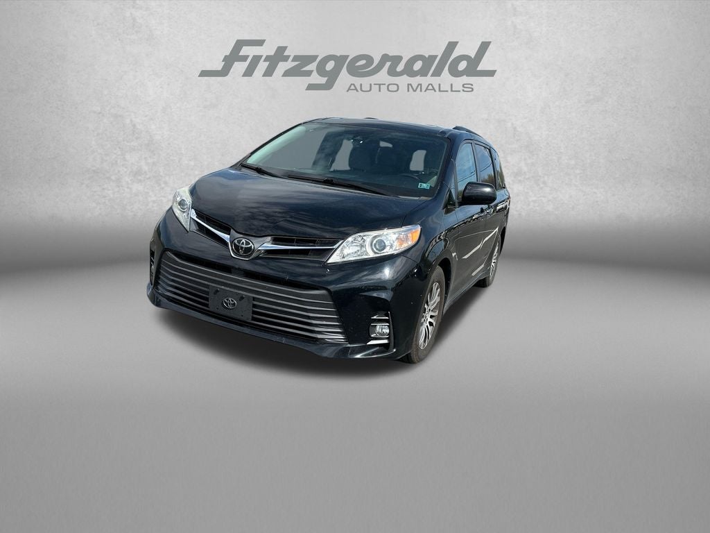 2018 Toyota SIENNA XLE 3.5L XLE 8 Passenger