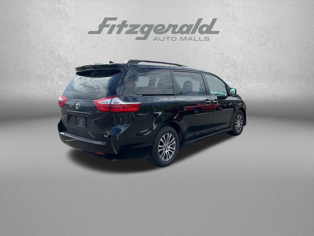 2018 Toyota SIENNA XLE 3.5L XLE 8 Passenger