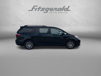 2018 Toyota SIENNA XLE 3.5L XLE 8 Passenger