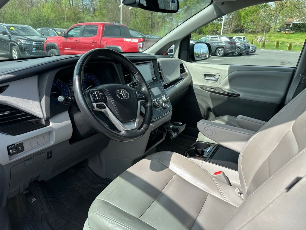 2018 Toyota SIENNA XLE 3.5L XLE 8 Passenger