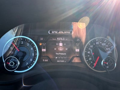 2020 RAM 1500 Big Horn Crew Cab 4x4 6'4' Box