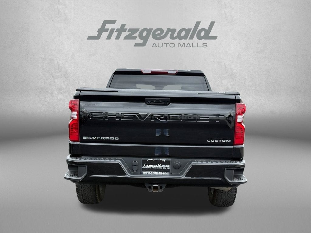 2023 Chevrolet Silverado 1500 4WD Crew Cab Short Bed Custom