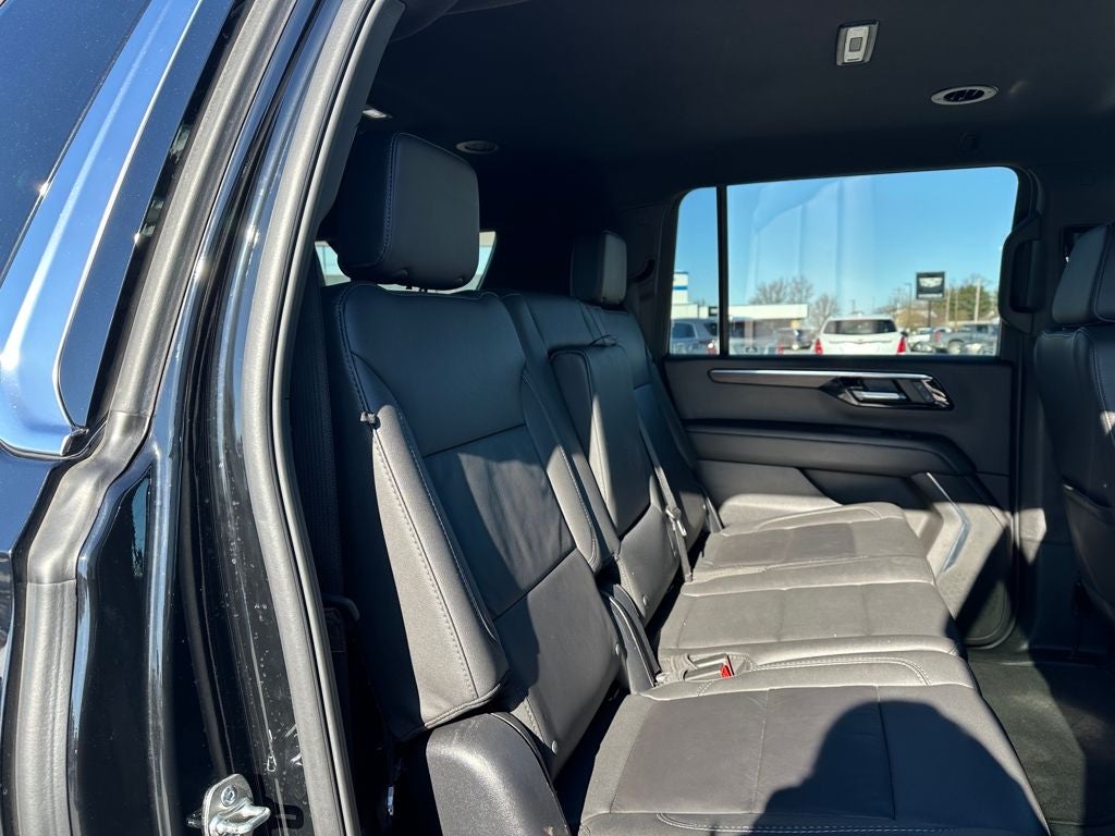 2025 Chevrolet Suburban 4WD LT