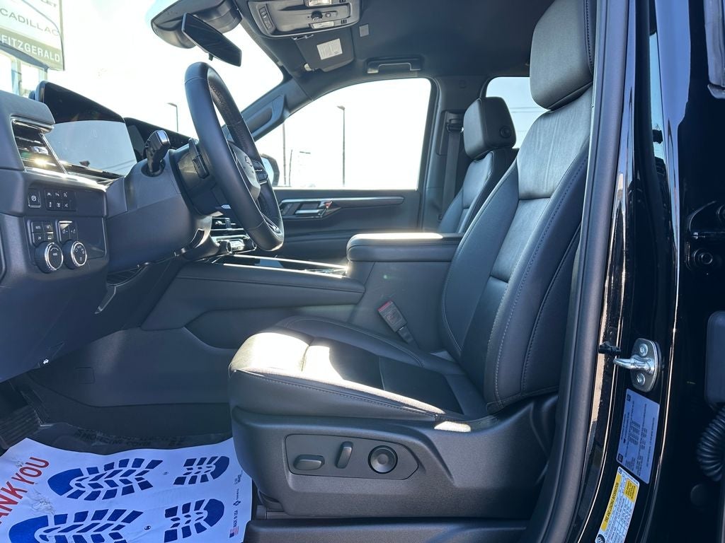 2025 Chevrolet Suburban 4WD LT