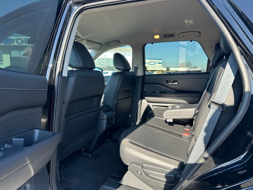 2025 Nissan Pathfinder SL 4WD