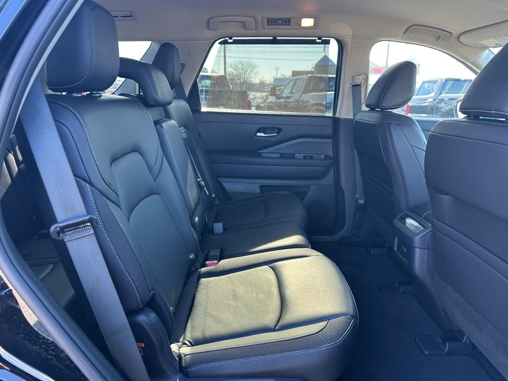 2025 Nissan Pathfinder SL 4WD