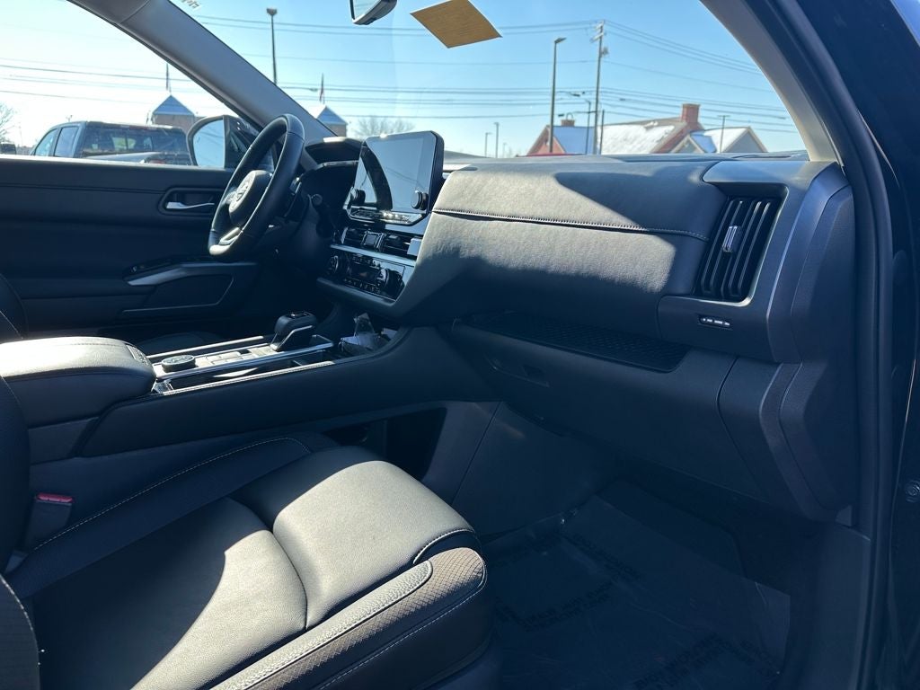 2025 Nissan Pathfinder SL 4WD