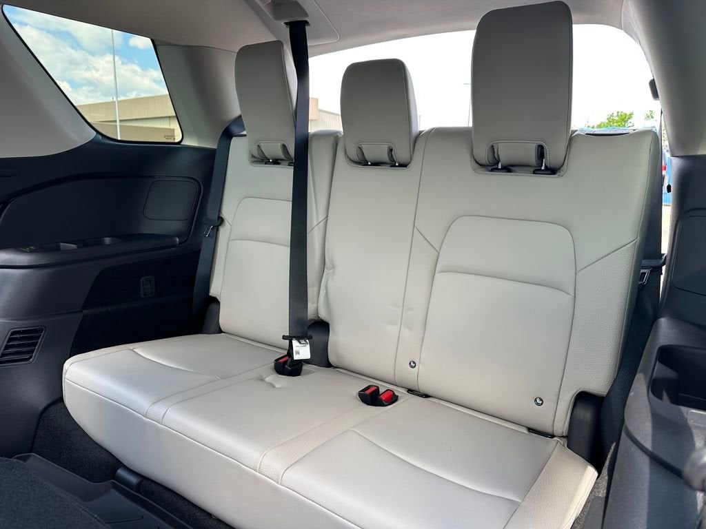 2025 Nissan Pathfinder SL 4WD