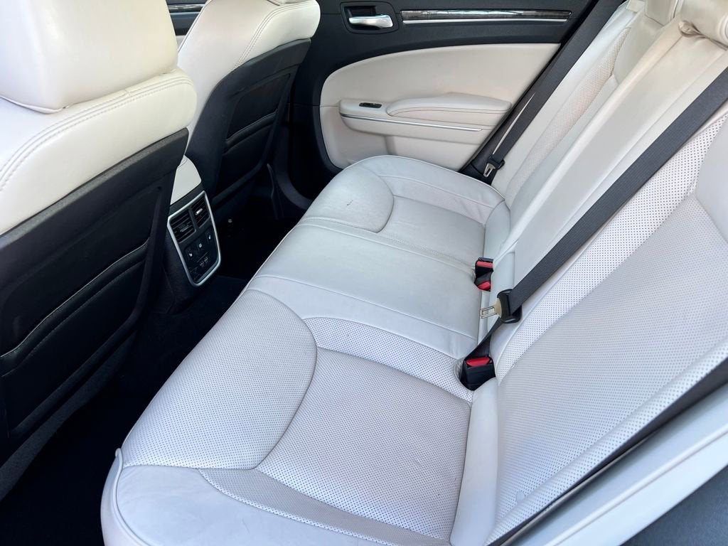 2022 Chrysler 300 Touring L