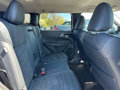 2024 Mitsubishi Outlander SE