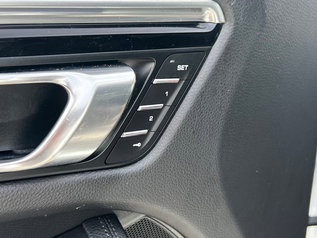 2020 Porsche Macan Base