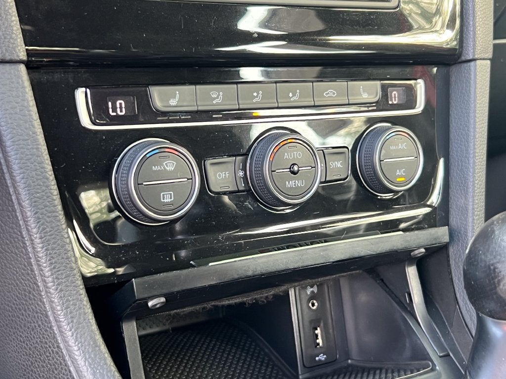 2017 Volkswagen Golf R DCC & Navigation 4Motion