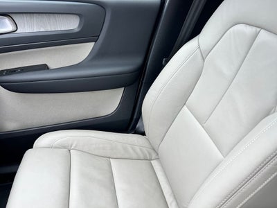2023 Volvo XC40 Plus Bright Theme