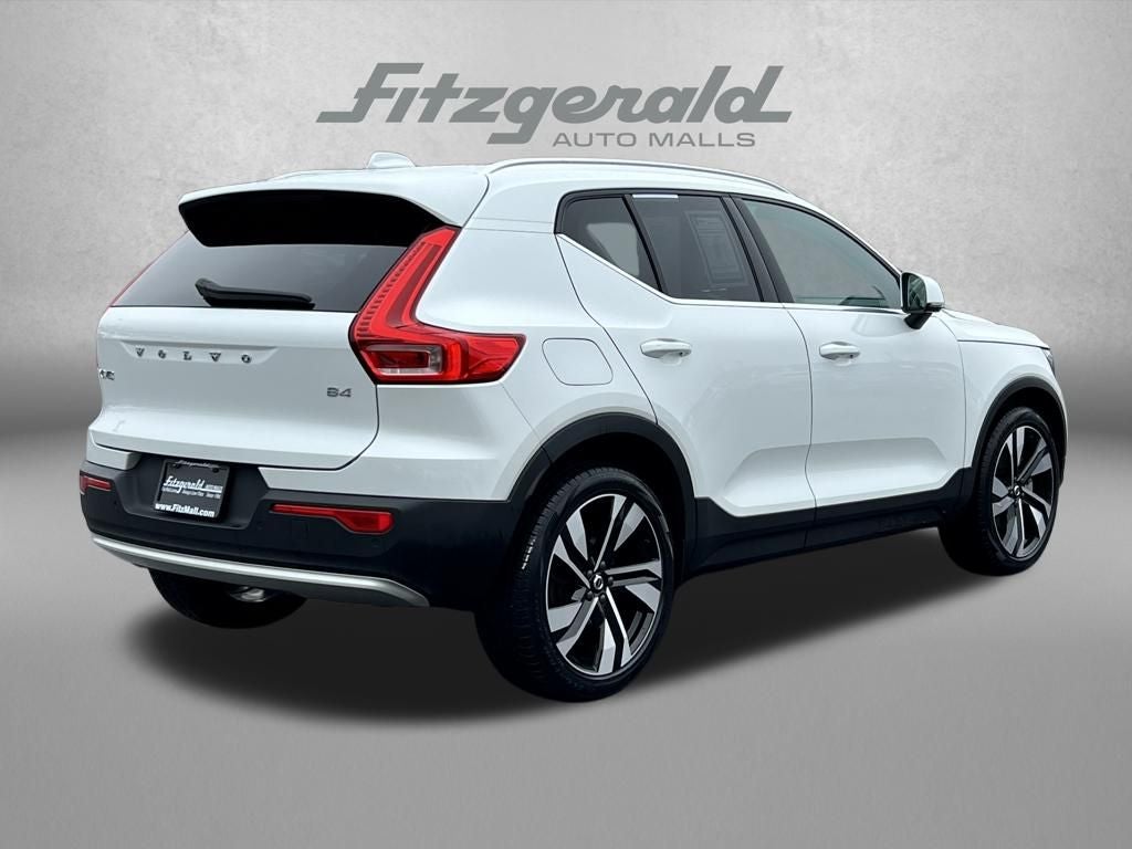 2023 Volvo XC40 Plus Bright Theme